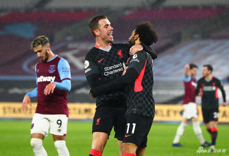 من هو اللاعب الوحيد الذي فاز بدوري أبطال أوروبا مع ثلاثة أندية مختلفة؟