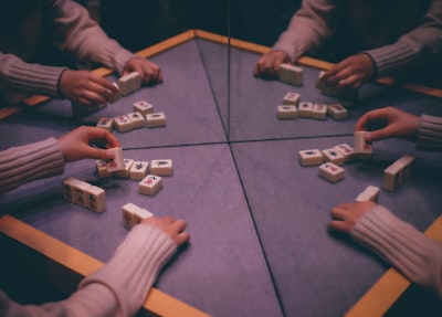 جيب شيروكيقوة الأداء وأناقة التصميم في عالم السيارات الرياضية