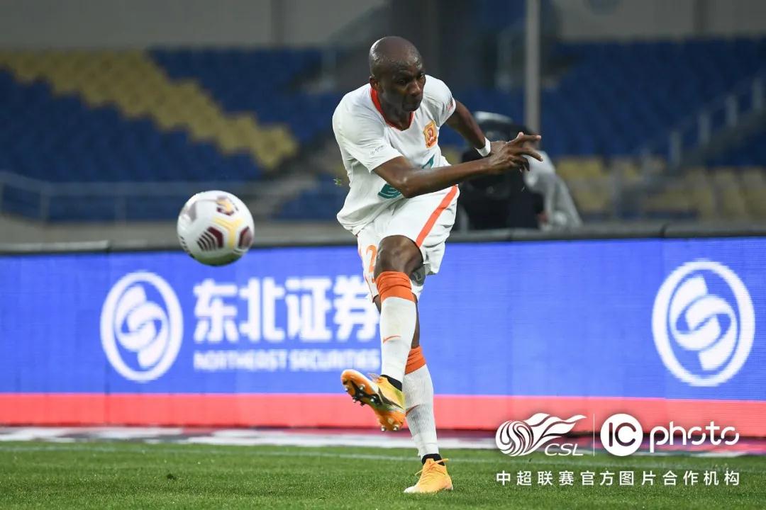 نفرتيتيالملكة الأسطورية التي حكمت بجمالها وقوتها